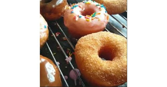 Mix of Iced & Cinnamon Ring Donuts